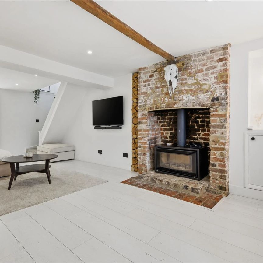 2 Bedroom House - Mid Terrace - Photo 1