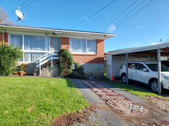 Freshly Renovated brick and tile! - Photo 1