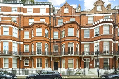 Well-presented 1st and 2nd floor duplex apartment located in the heart of Knightsbridge with bright double reception room, high ceilings and access to communal gardens. - Photo 2