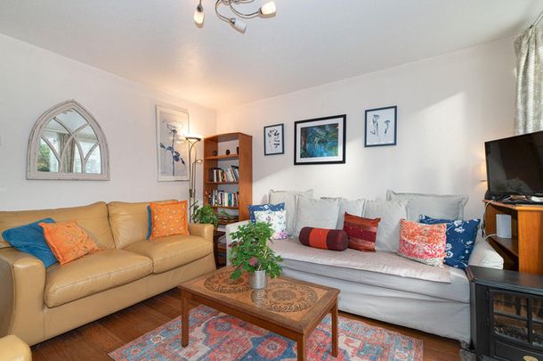 Battersea Bridge Road - Photo 1