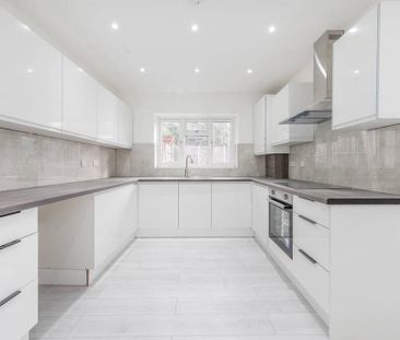 5 bedroom semi-detached house to rent - Photo 4