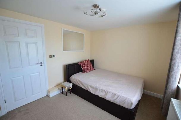 Aldridge Road, Slough, SL2 - Photo 1