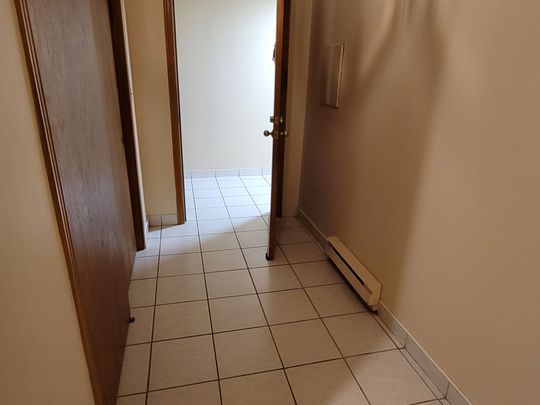 For Lease - 7116 MCLEOD Road Unit# 101, Niagara Falls, Ontario - Photo 1