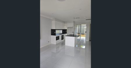 $525 pw 2A Campbellfield Avenue Bradbury 2560 - Photo 2