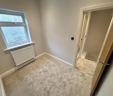2 bedroom semi-detached house to rent - Photo 4