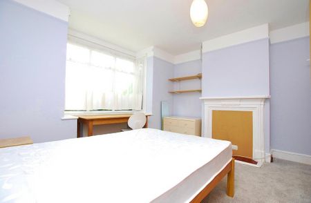 5 bedroom semi-detached house to rent - Photo 2