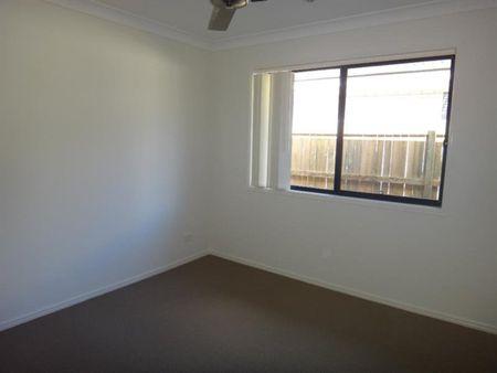 Great Family Home in Sought-After Coomera Grand Estate - Photo 3