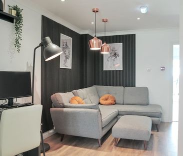 5 Bed Detached House, Joseph Hardcastle Cl, SE14 - Photo 3
