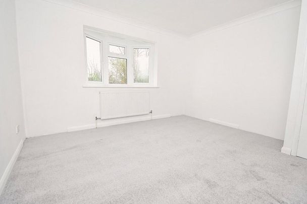 4 bedroom bungalow to rent - Photo 1