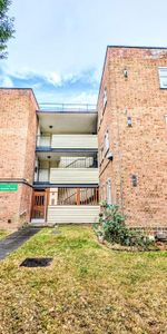 3 bedroom flat to rent - Photo 4