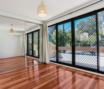 Spacious 2-Bedroom Townhouse for Rent - Photo 2