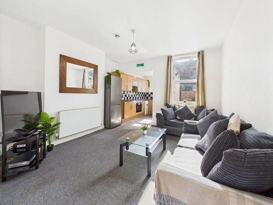 5 bedroom house to rent - Photo 1