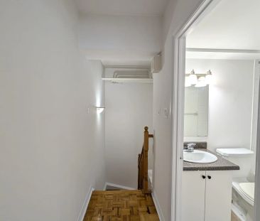 806 Lansdowne Avenue #505 - Photo 3