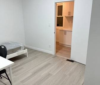 $1,350 / 1br - 100ft2 - Studio (Toronto) - Photo 1