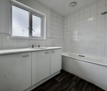 Goring Road, Worthing, BN12 2 bedroom flat to rent - Photo 3