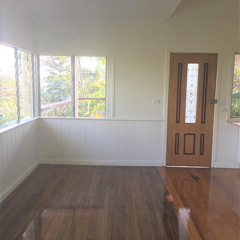 Charming 2 Bedroom Home + Study With Breathtaking Views! - Photo 1