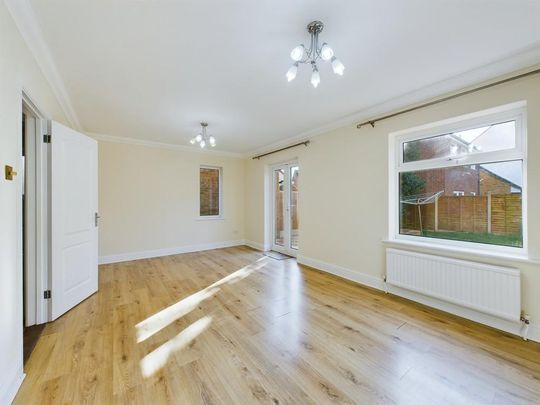4 bedroom detached house to rent - Photo 1