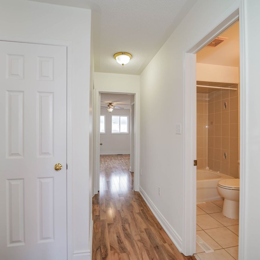 For Lease - 407 Hollandview Trail, Aurora, Ontario - Photo 1