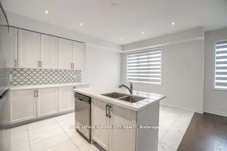 37 Hashmi Place #Upper - Photo 5