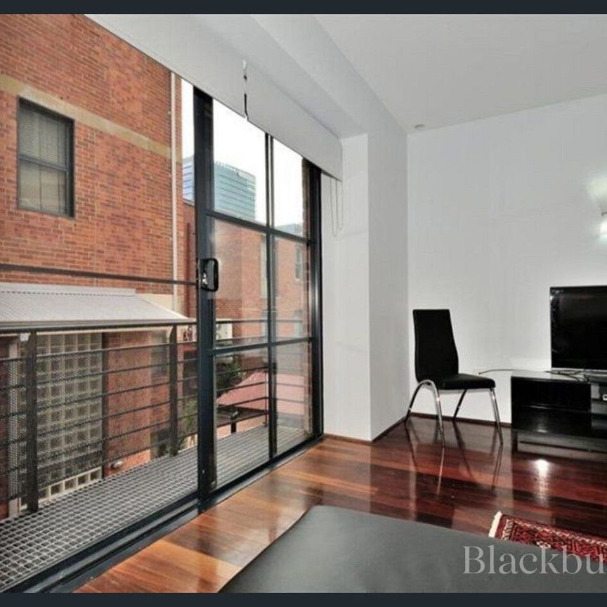 FULLY FURNISHED ONE BEDROOM APARTMENT ON HAY STREET - Photo 1
