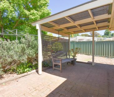 Leafy Cul-de-Sac Comfort – Move Straight In! - Photo 5