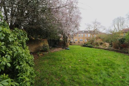 5 bedroom detached house to rent - Photo 4