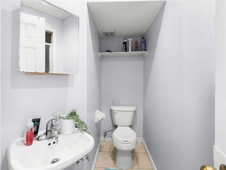 Deluxe Basement - Boake Street (Female Only) - Photo 3