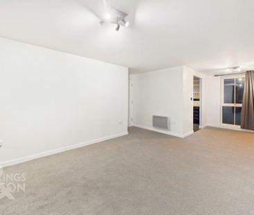 2 bedroom flat to rent - Photo 3