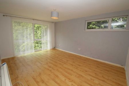 2 bed Flat for rent - Photo 5