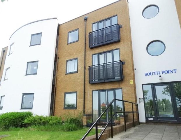 2 bedroom ground floor flat to rent - Photo 1