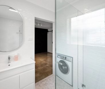 Stylish Renovated Unit with Easy Access to Oxford Street - Photo 6