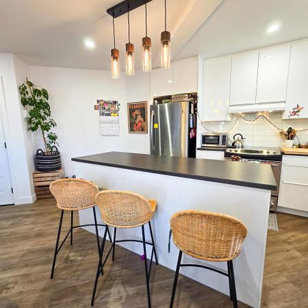 Sherbrooke – Magnifique et spacieux appartement 3 1/2 à louer – Dernier étage – Secteur Lac des Nations - Photo 3