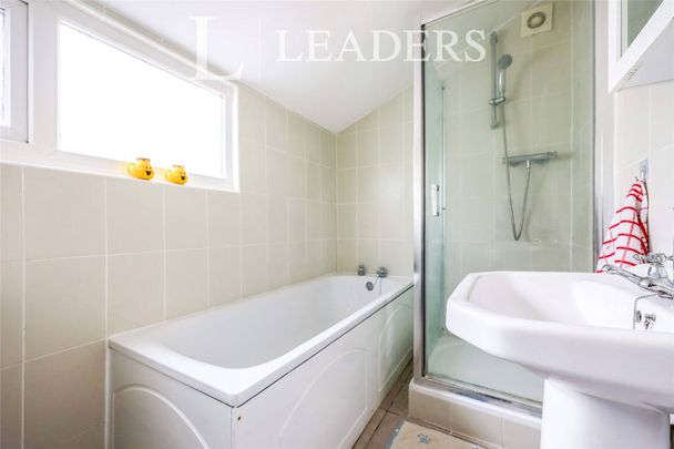 4 bedroom house to rent Percy Road, Southsea, PO4 - Photo 1