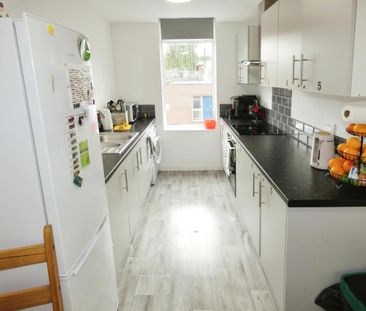 1 bedroom in a house share to rent - Photo 5
