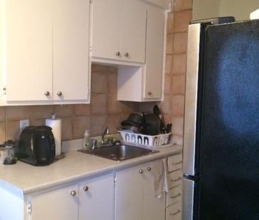 ** TRÈS GRAND 4 1/2 ** CHAUFFÉ INCLUS ** 1 er ÉTAGE ** AVEC BALCON ... - Photo 4