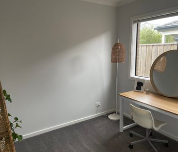 Beautifully designed home not to be missed - Photo 3