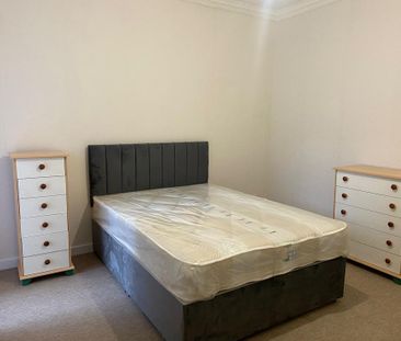 4 bedroom terraced house to rent - Photo 2