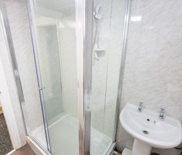 Elizabeth Street, Hyde Park, Leeds - Photo 2