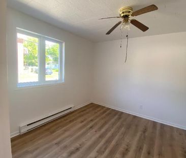 3 1/2 à lourer au rez-de-chaussée rénové - Photo 3