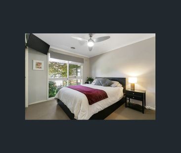 Stylish Home In West End - Photo 4