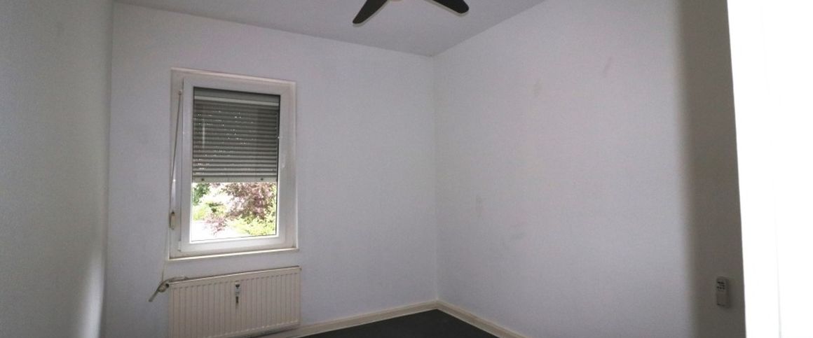 AM RANDE DES BISMARCKVIERTELS – Charmante 2,5-ZI-Whg. mit Balkon und Einbauküche - Photo 1