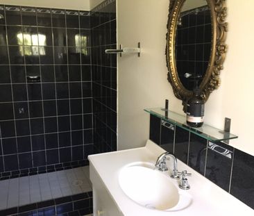 More than meets the Eye - Photo 5