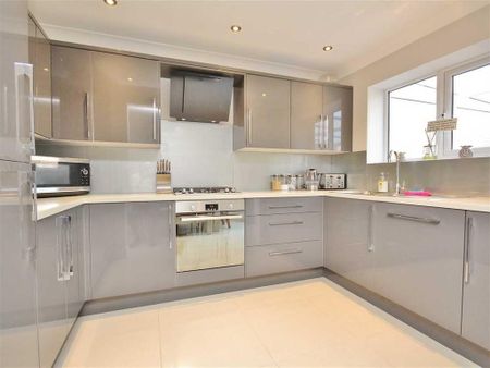 3 bedroom semi-detached house to rent - Photo 5