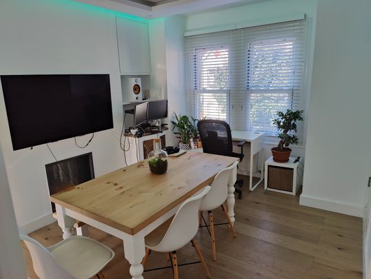 1 Bed Flat, West Gardens, SW17 - Photo 1