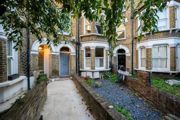 3 bedroom flat to rent - Photo 1
