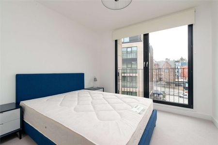 Beautifully finished one-bedroom flat with private parking in sought-after Waverley Square - Photo 4