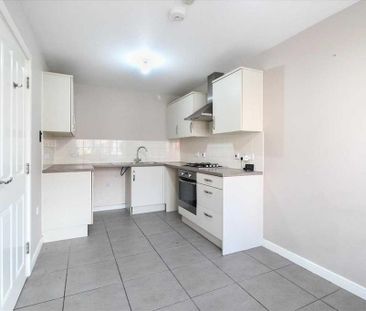 4 bedroom semi-detached house to rent - Photo 3