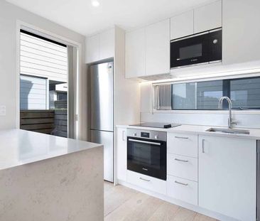 Secure and spacious townhouse - Photo 3