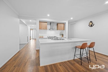 Exquisite & Modern Family Home! - Photo 2