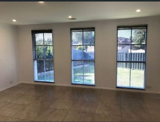 Cozy family home in central location! - Photo 1